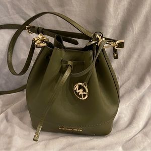 Micheal Kors leather bucket bag
